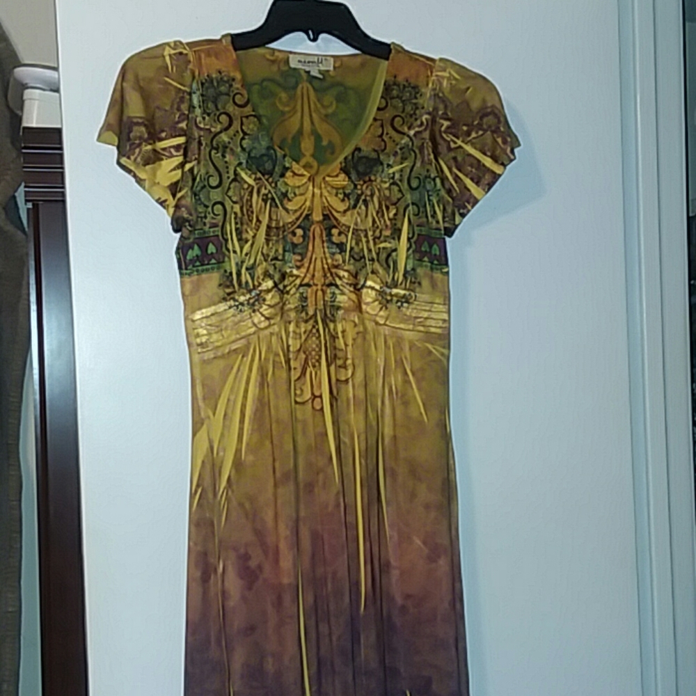 Cute, gold print dress